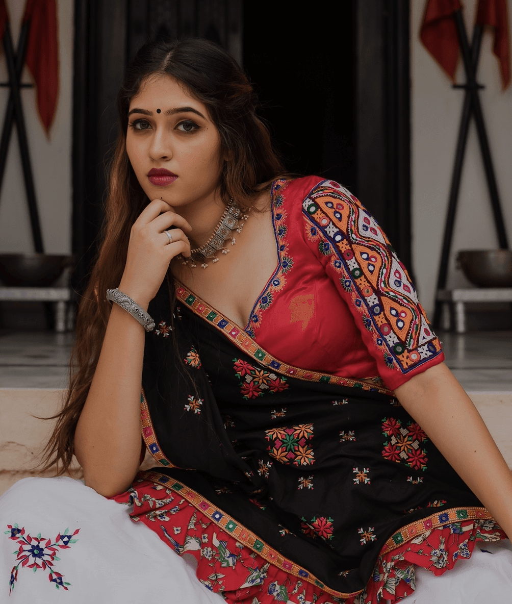 HOW TO CHOOSE PERFECT SAREE BLOUSE