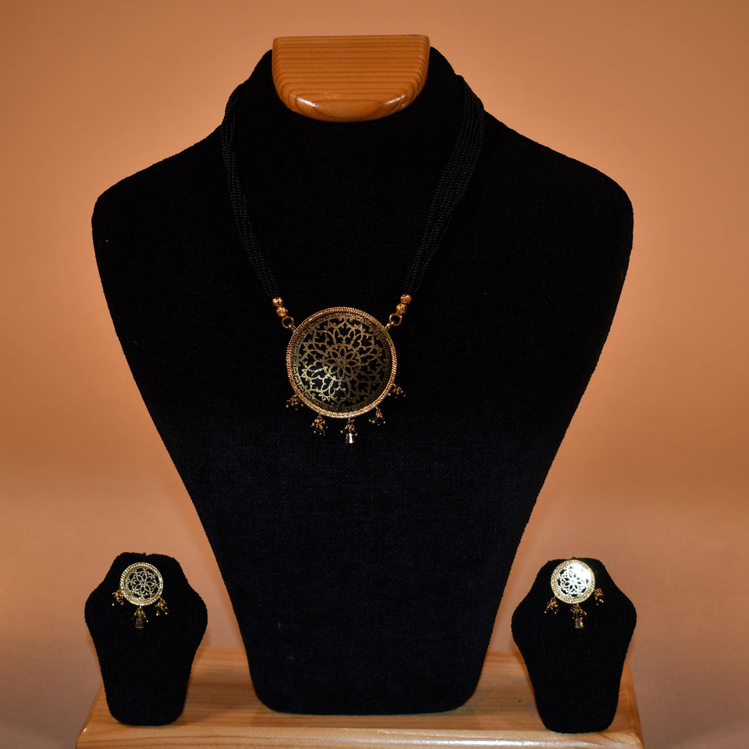 Classy Black & Gold Necklace Set