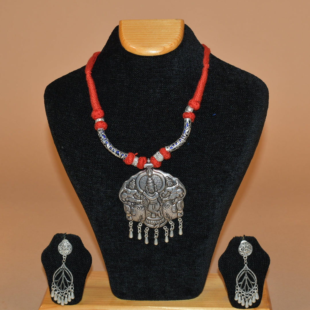 Heritage Carved Necklace Set