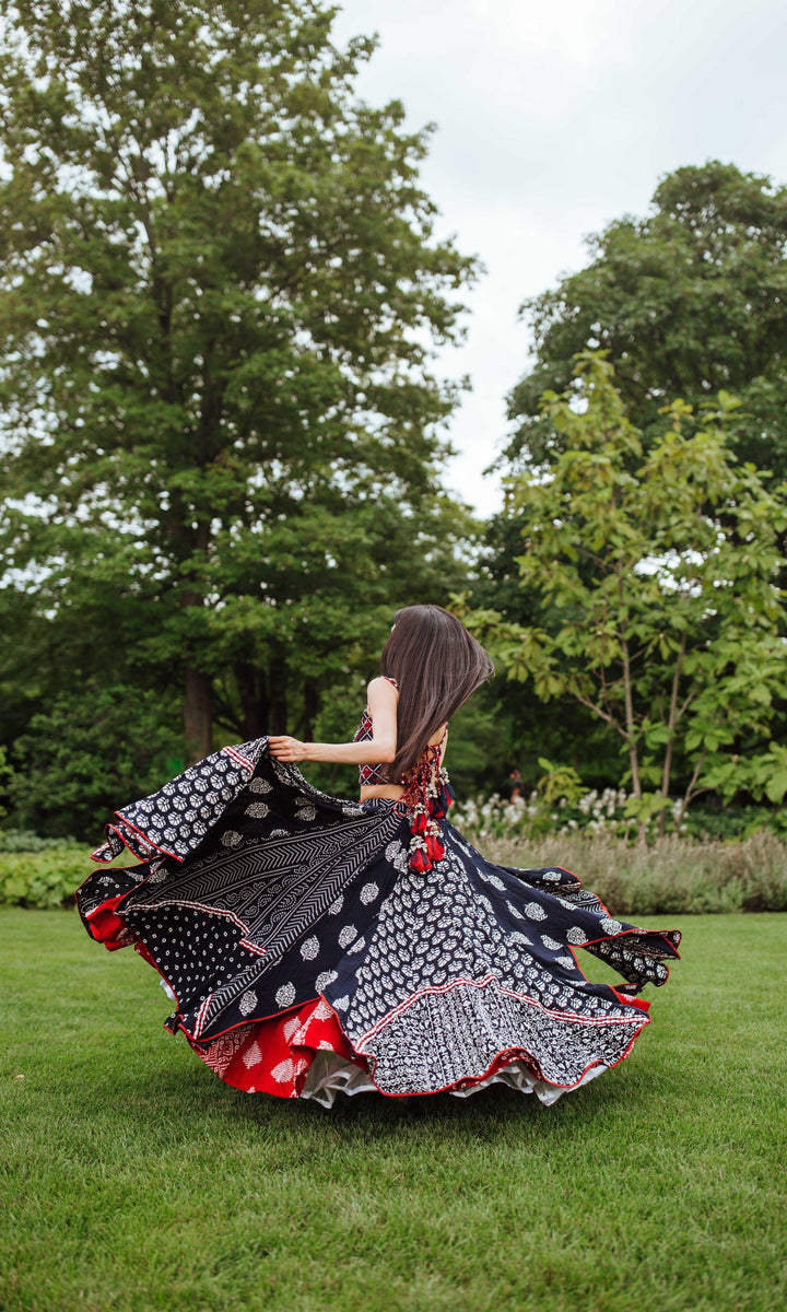 CC3251 - sarees and lehengas