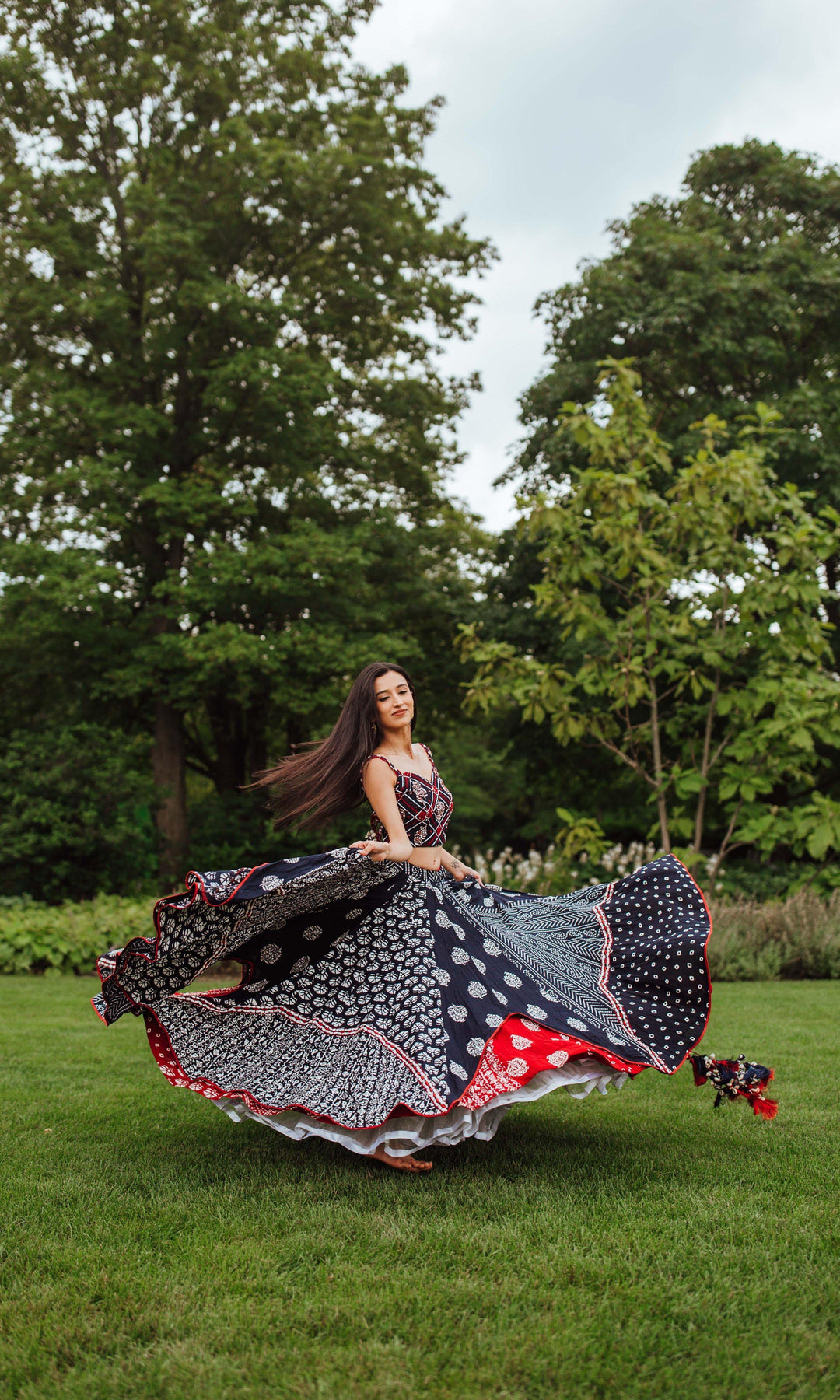 CC3251 - sarees and lehengas