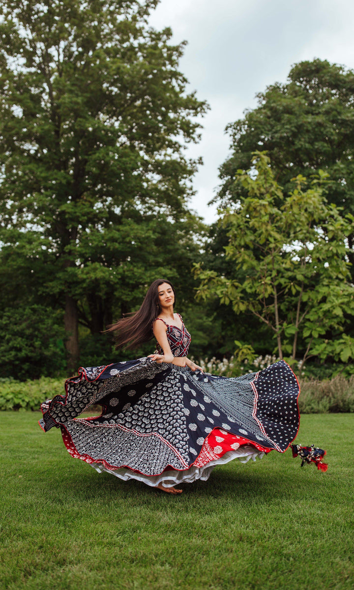 CC3251 - sarees and lehengas