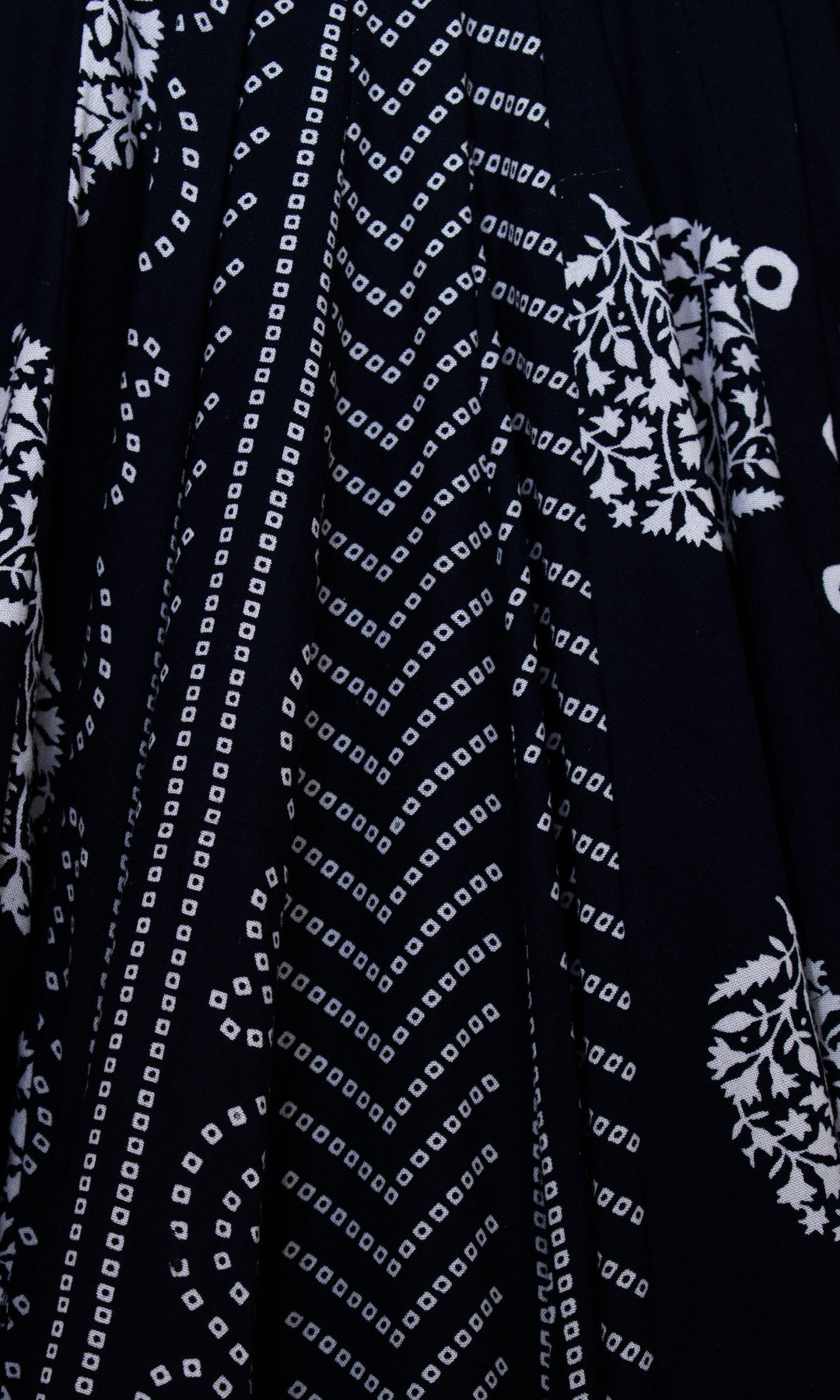 CC3251 - sarees and lehengas