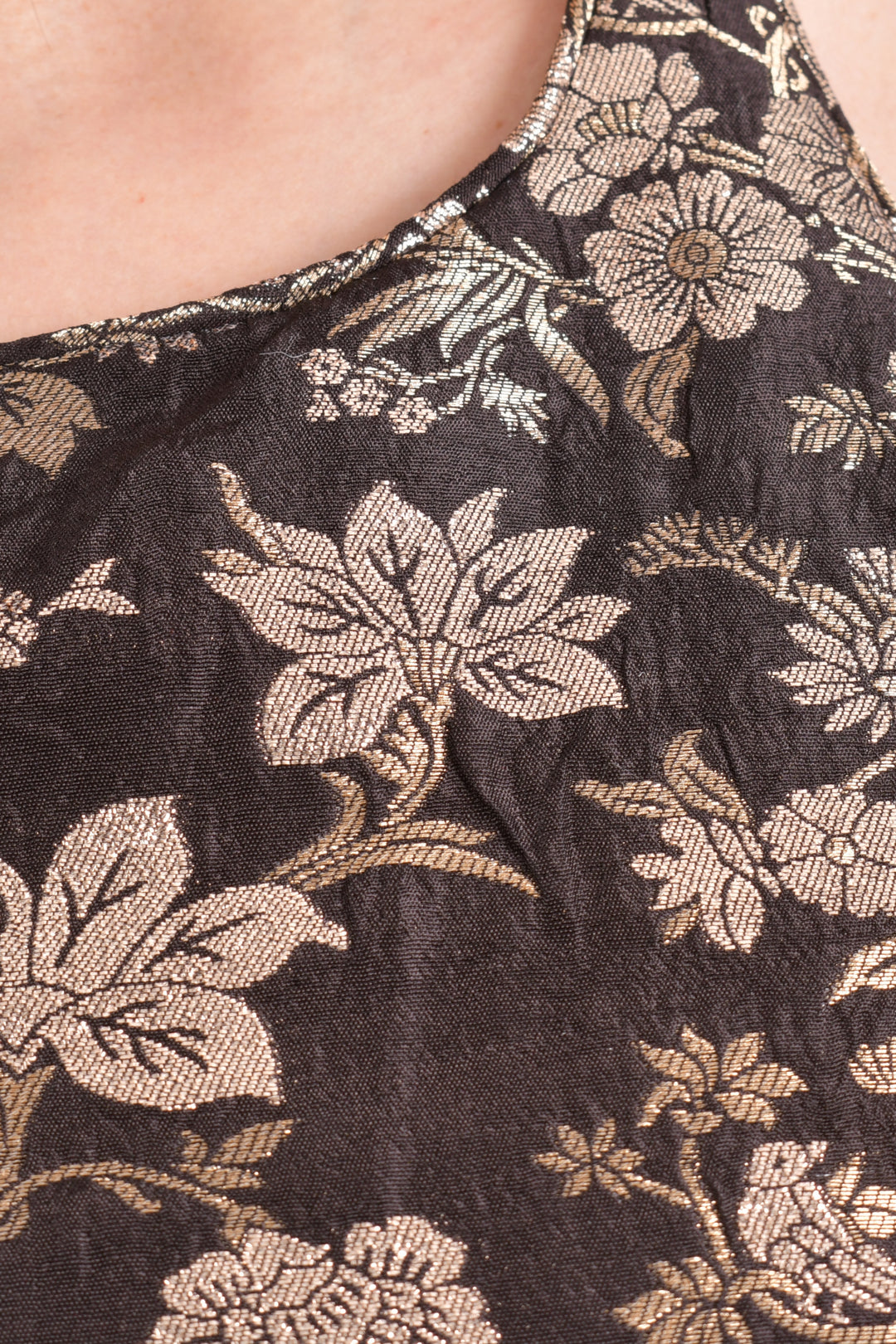 Black Jacquard Floral Pre-Pleated Saree