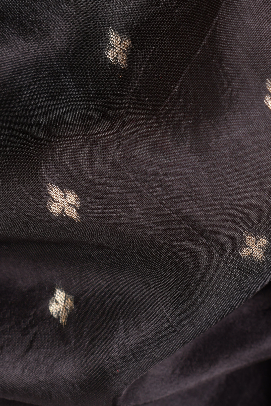 Black Jacquard Floral Pre-Pleated Saree