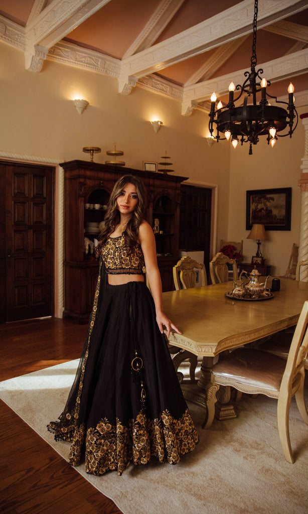 Black and Gold Lehenga | Indian outfits lehenga, Latest traditional  dresses, Sleeveless blouse designs