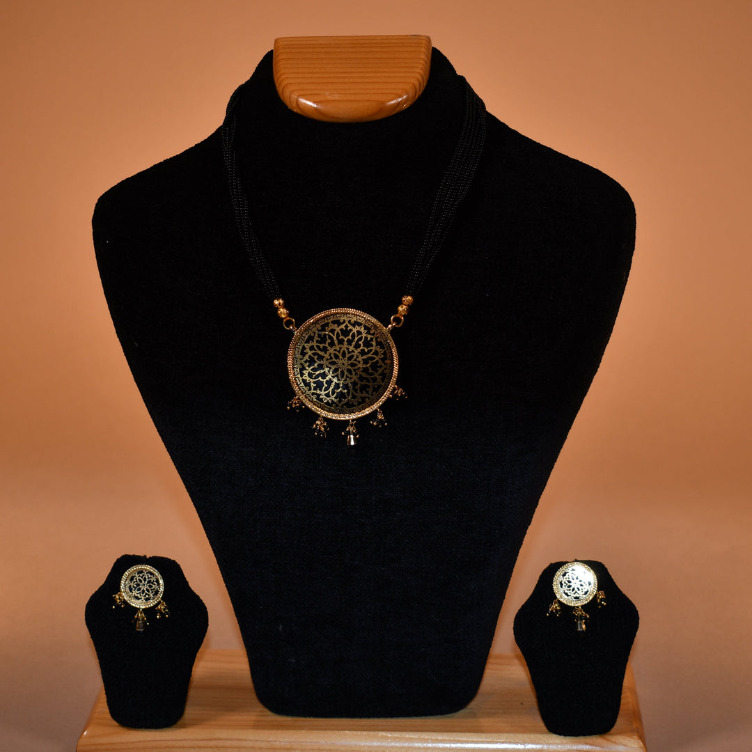 Classy Black & Gold Necklace Set