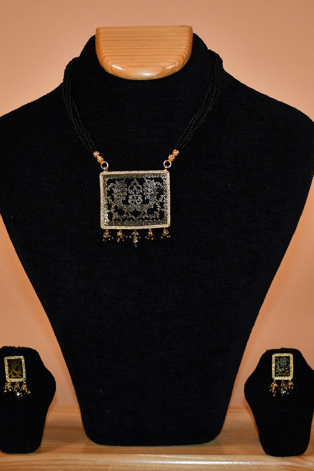 Elegant Black Necklace with Intricate Patterns FASHION JEWELRY RAAS
