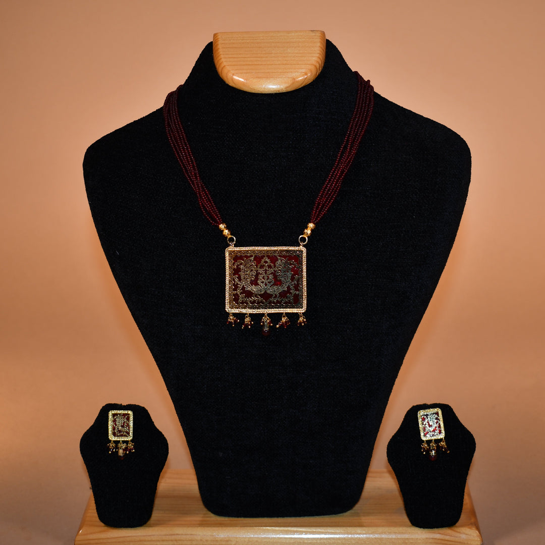 Intricately Patterned Brown Necklace Set