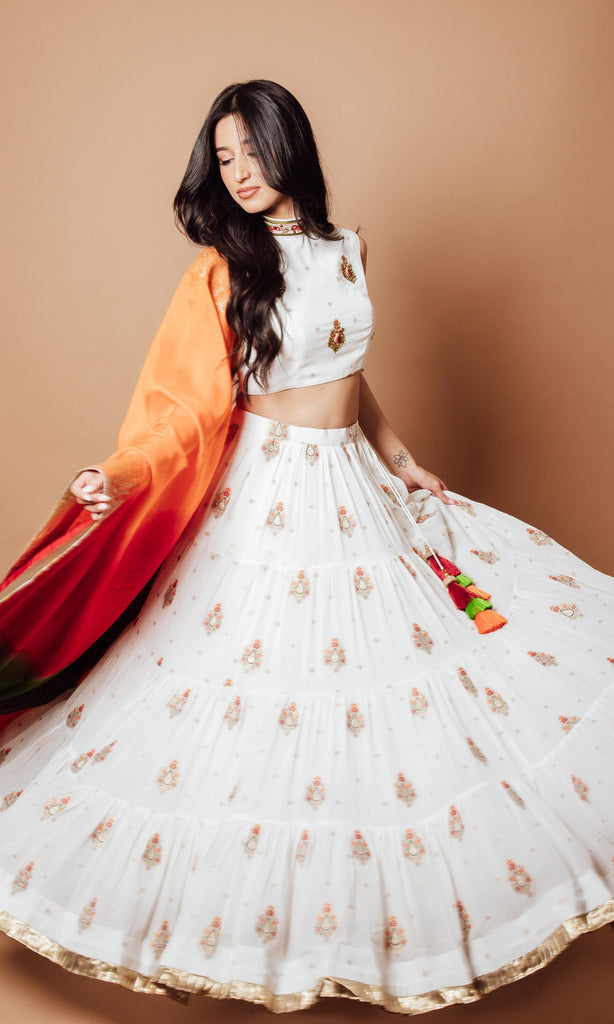 Serene White Lehenga | Engagement Outfits For Your Bride-to-be | Kerala  engagement dress, Engagement dress for bride, Indian bridal dress