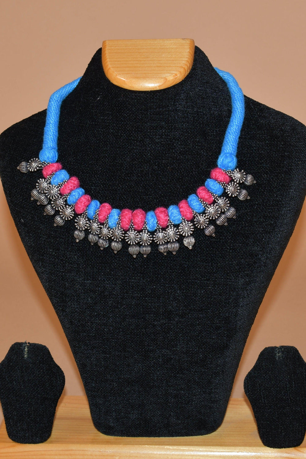 Multicolor Necklace with Embellishments FASHION JEWELRY RAAS