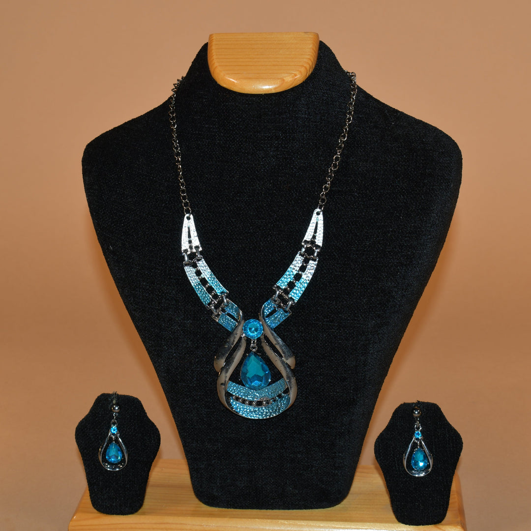 Pearl Tear Drop Necklace Set