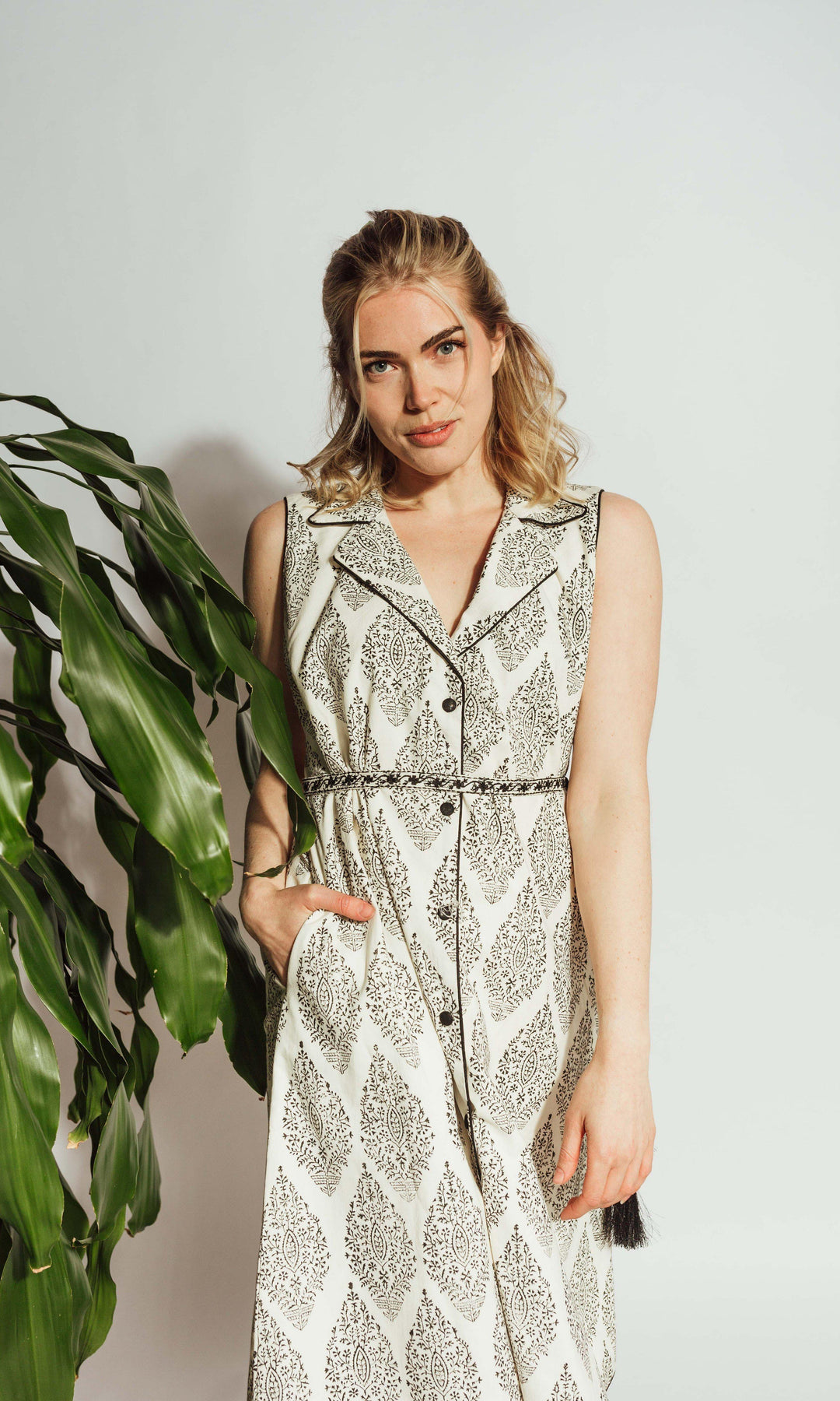 D1022 - dresses